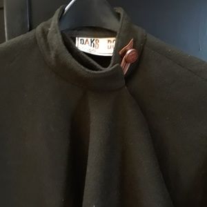 Daks London Green Ruffle Long Wool Cape